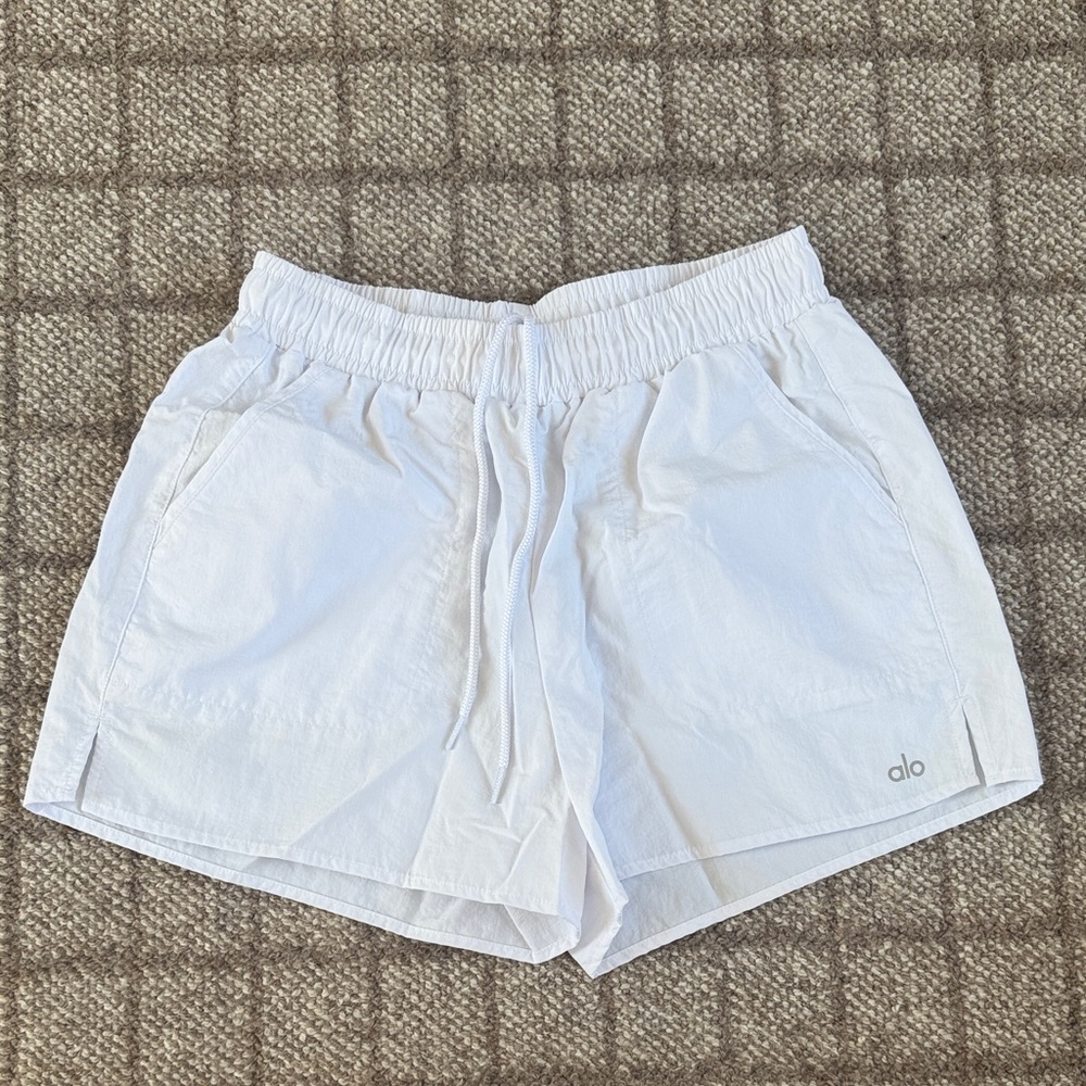 Like New - Alo Alumni Short Size S White